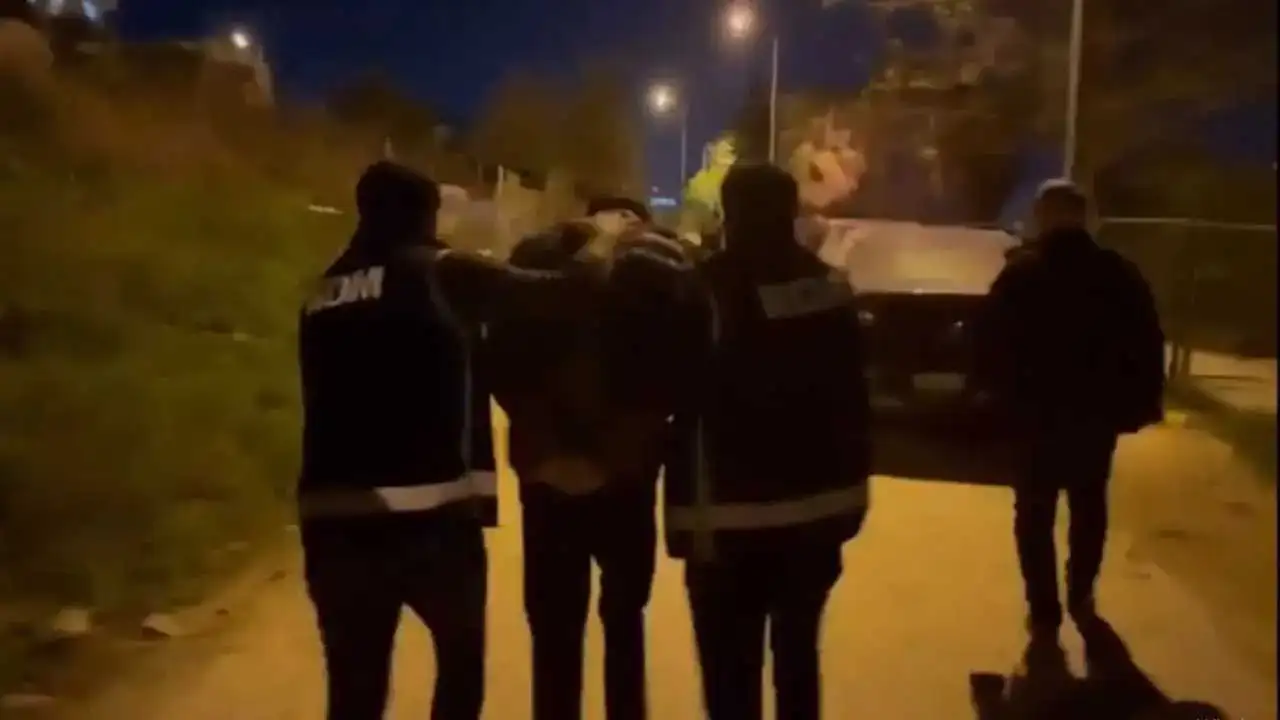 Hatay’da 40 Yıl Hapisle Aranan Firari Elbise Dolabında Yakalandı! 3